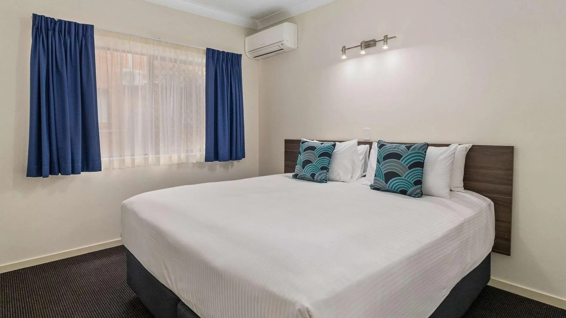 Quality Hotel Robertson Gardens Brisbane 4*,