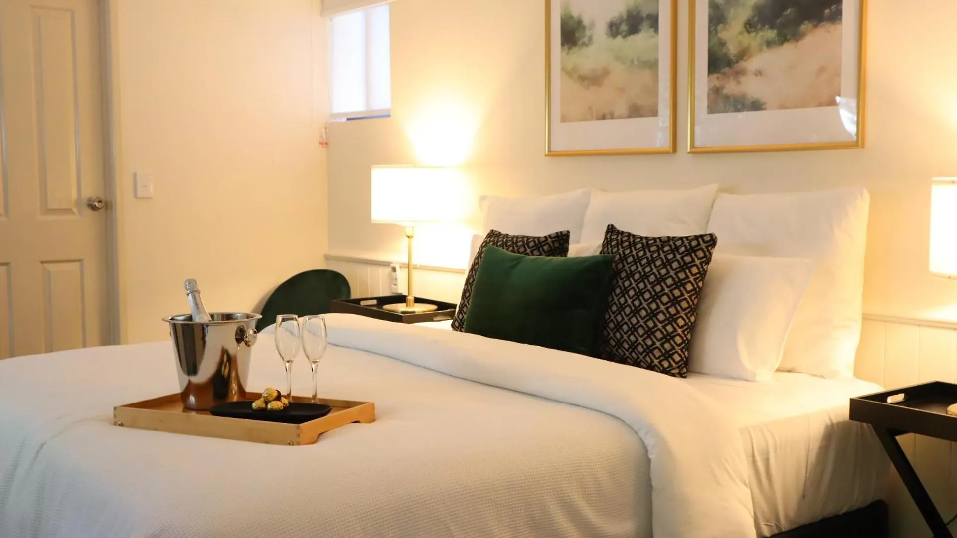 ****  Quality Hotel Robertson Gardens Brisbane Australia
