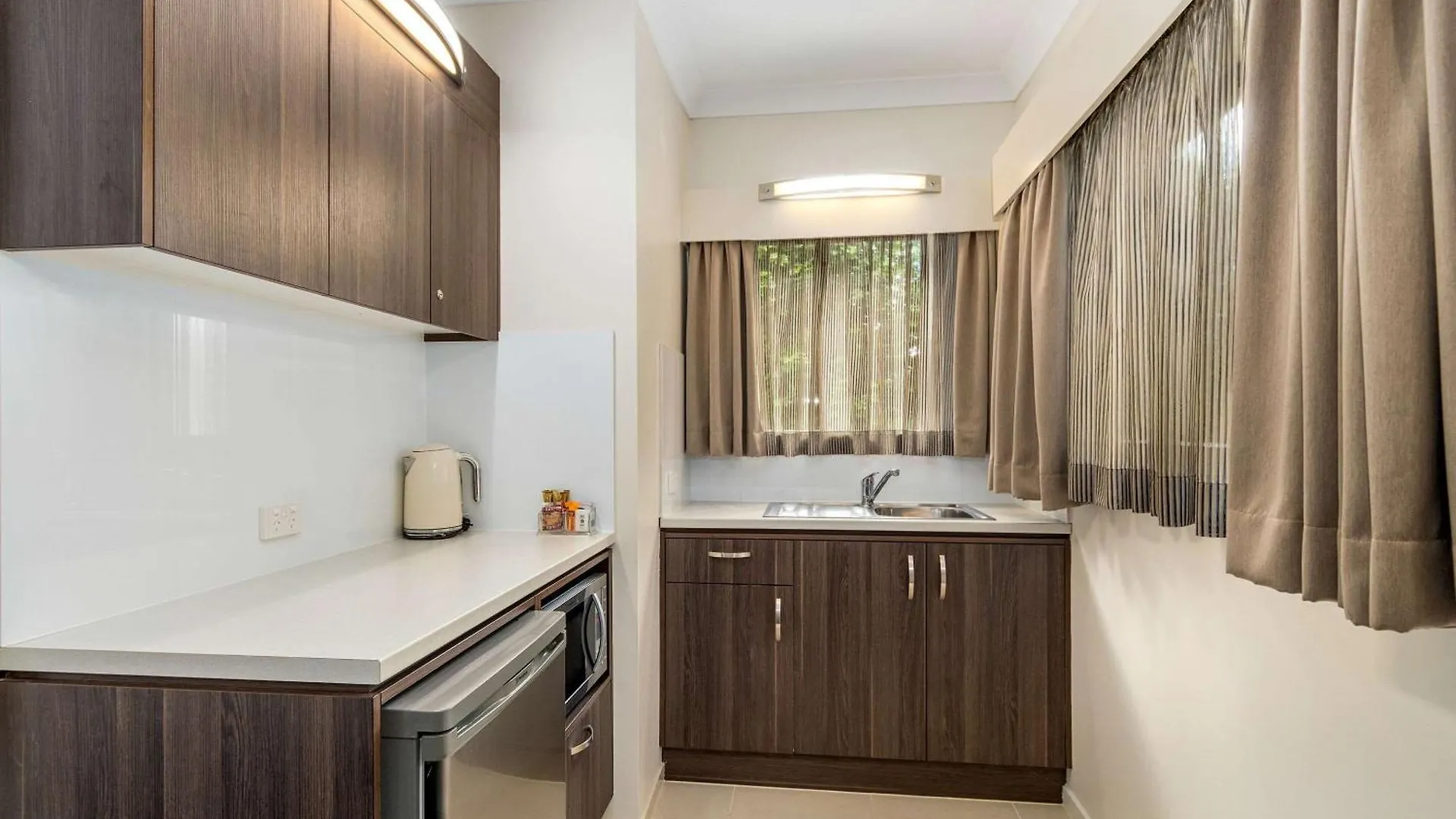 Quality Hotel Robertson Gardens Brisbane 4*,